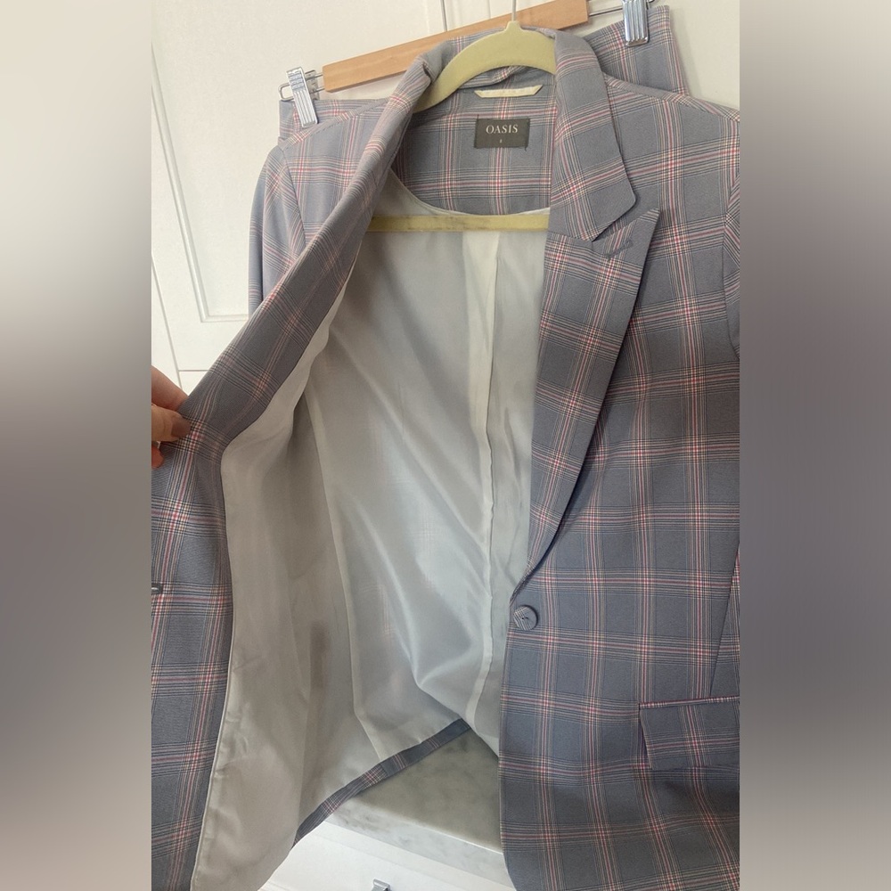 Oasis Gray and Pink Plaid Blazer - Picture 5 of 9